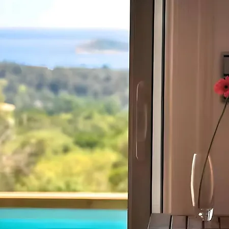 Luce Di Mare, 6 Pers, Piscine, Vue Mer, 5 Min En Voiture * Sainte-Lucie de Porto-Vecchio